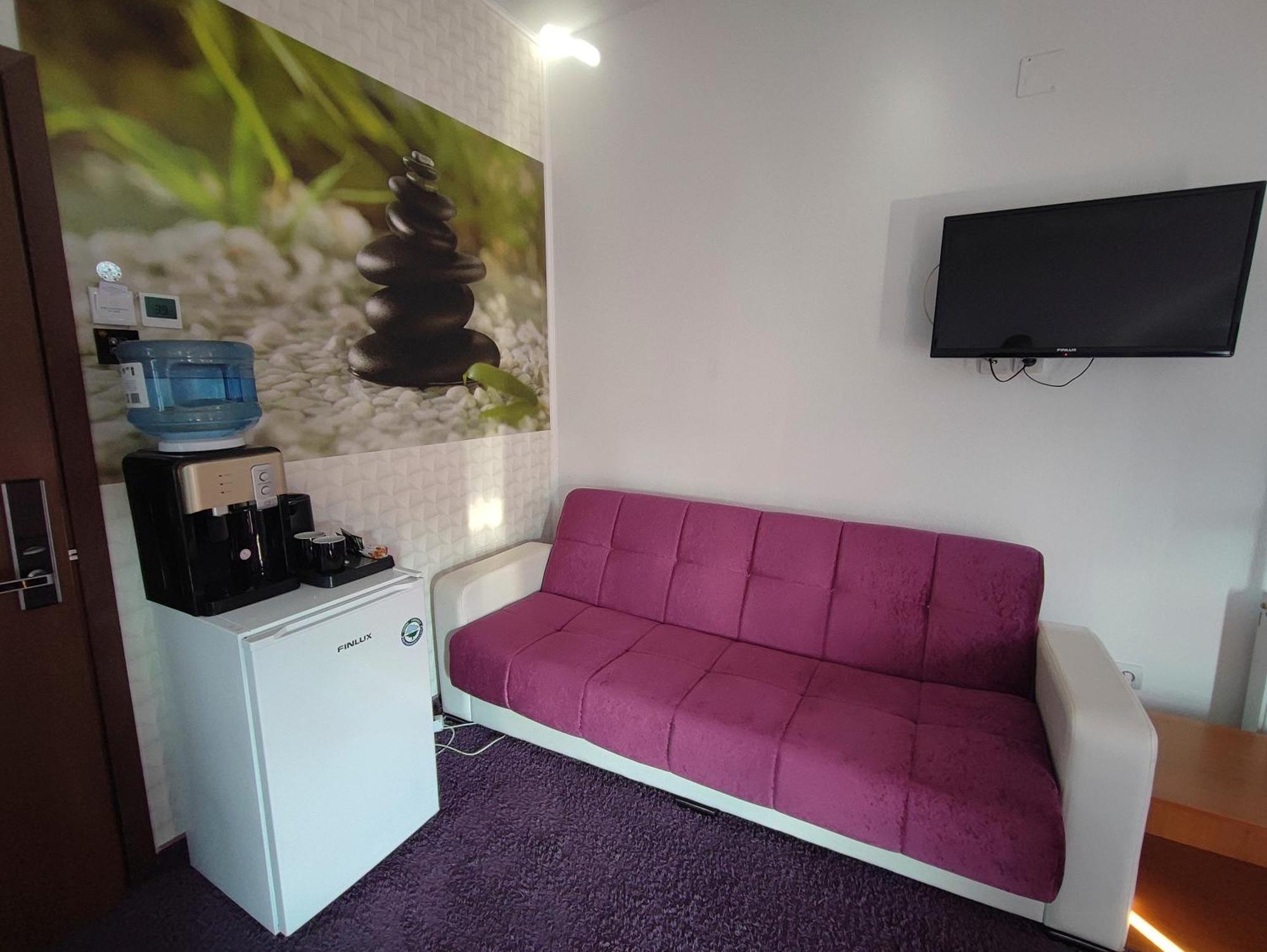 Hotel Iris Boutique à Otopeni Extérieur photo