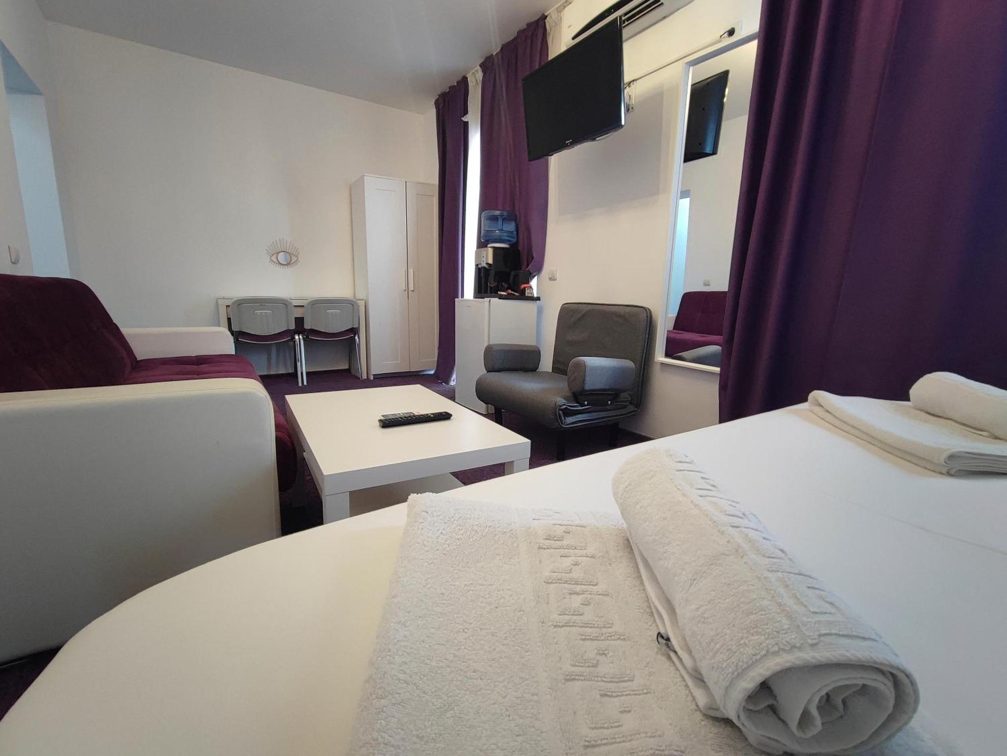 Hotel Iris Boutique à Otopeni Extérieur photo