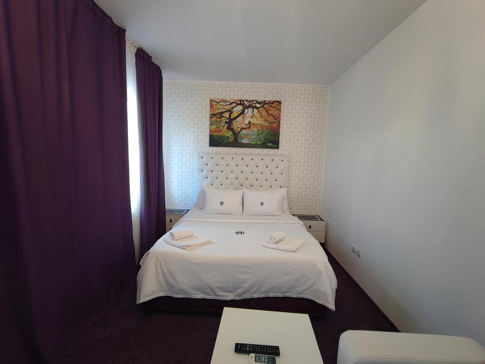 Hotel Iris Boutique à Otopeni Extérieur photo