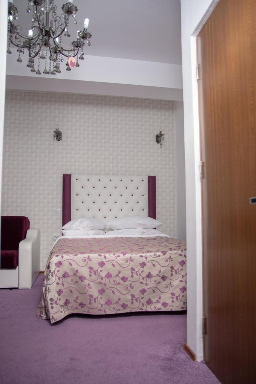 Hotel Iris Boutique à Otopeni Extérieur photo