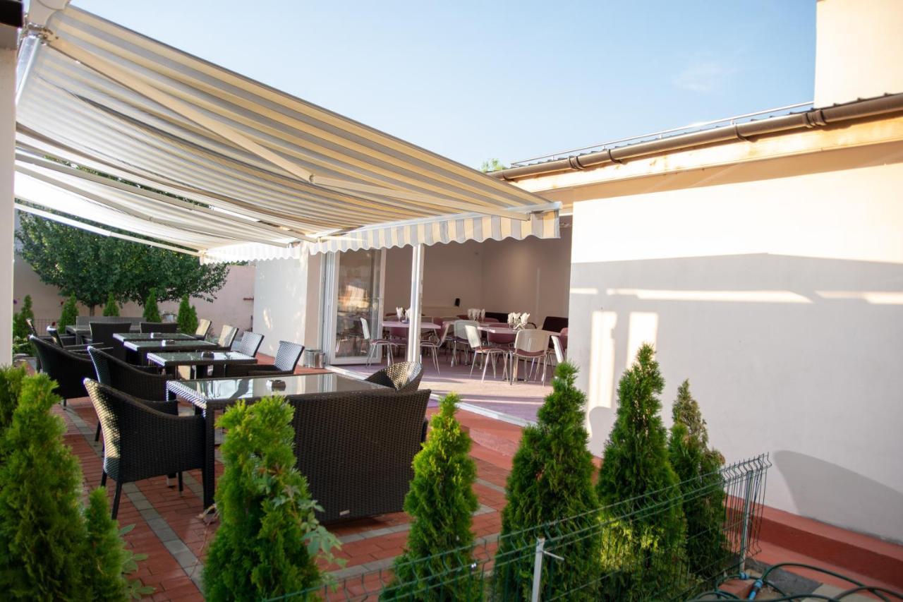 Hotel Iris Boutique à Otopeni Extérieur photo