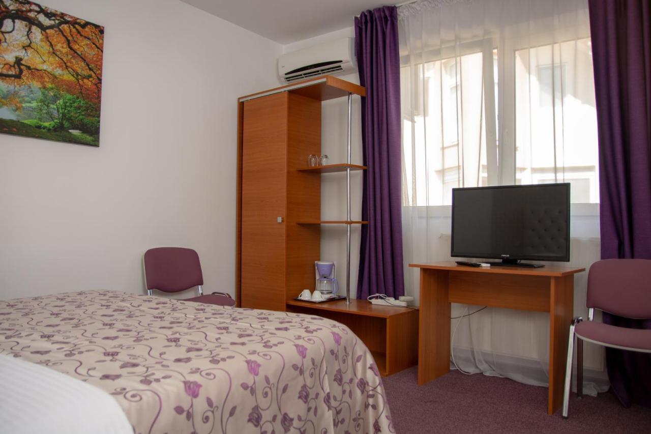 Hotel Iris Boutique à Otopeni Extérieur photo