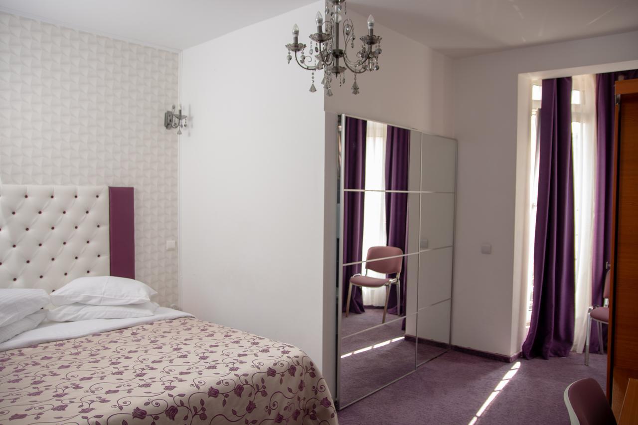Hotel Iris Boutique à Otopeni Extérieur photo