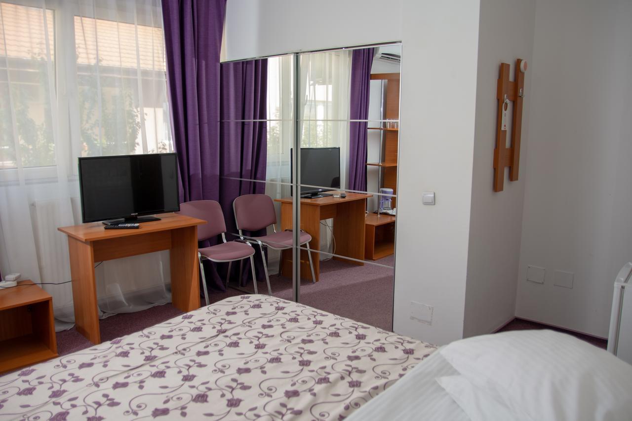 Hotel Iris Boutique à Otopeni Extérieur photo